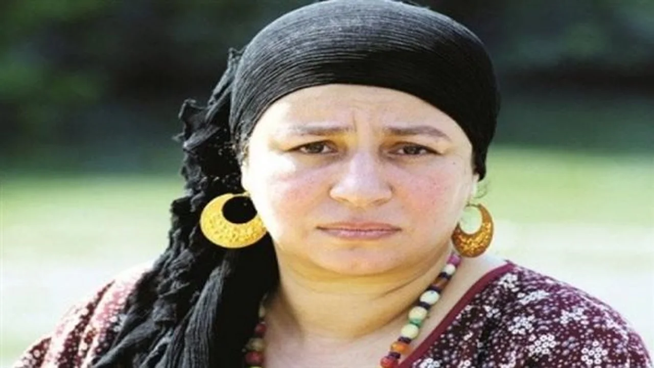 أيقونة الغياب.. كيف حافظت عبلة كامل على صدارة المشهد الفني رغم الاعتزال؟